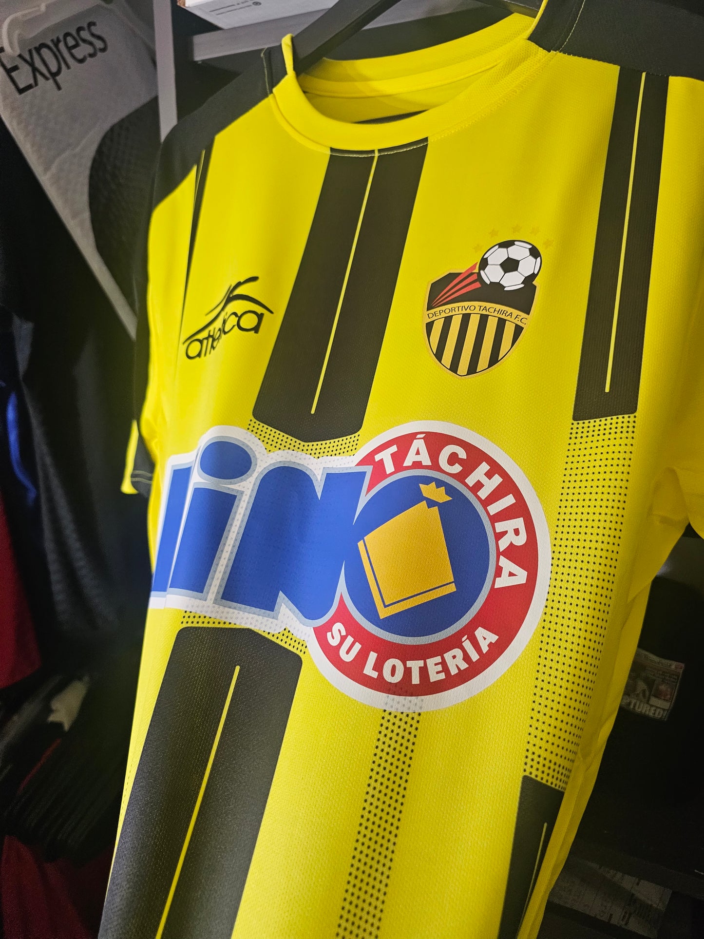 Tachira Remake atletica Retro .