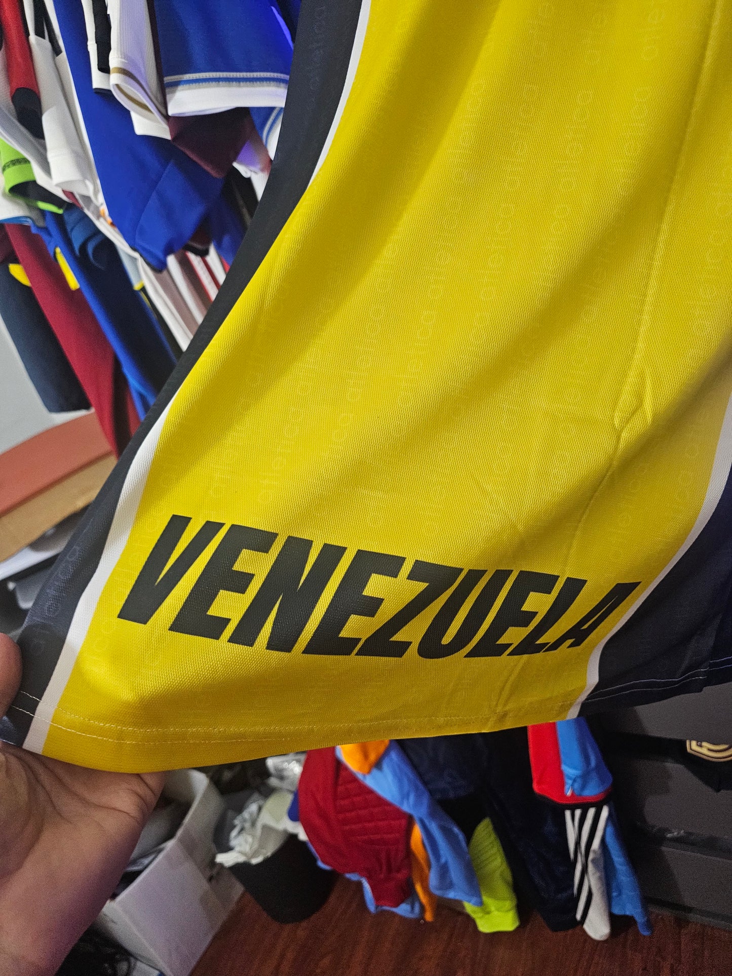 Venezuela 2000 away remake