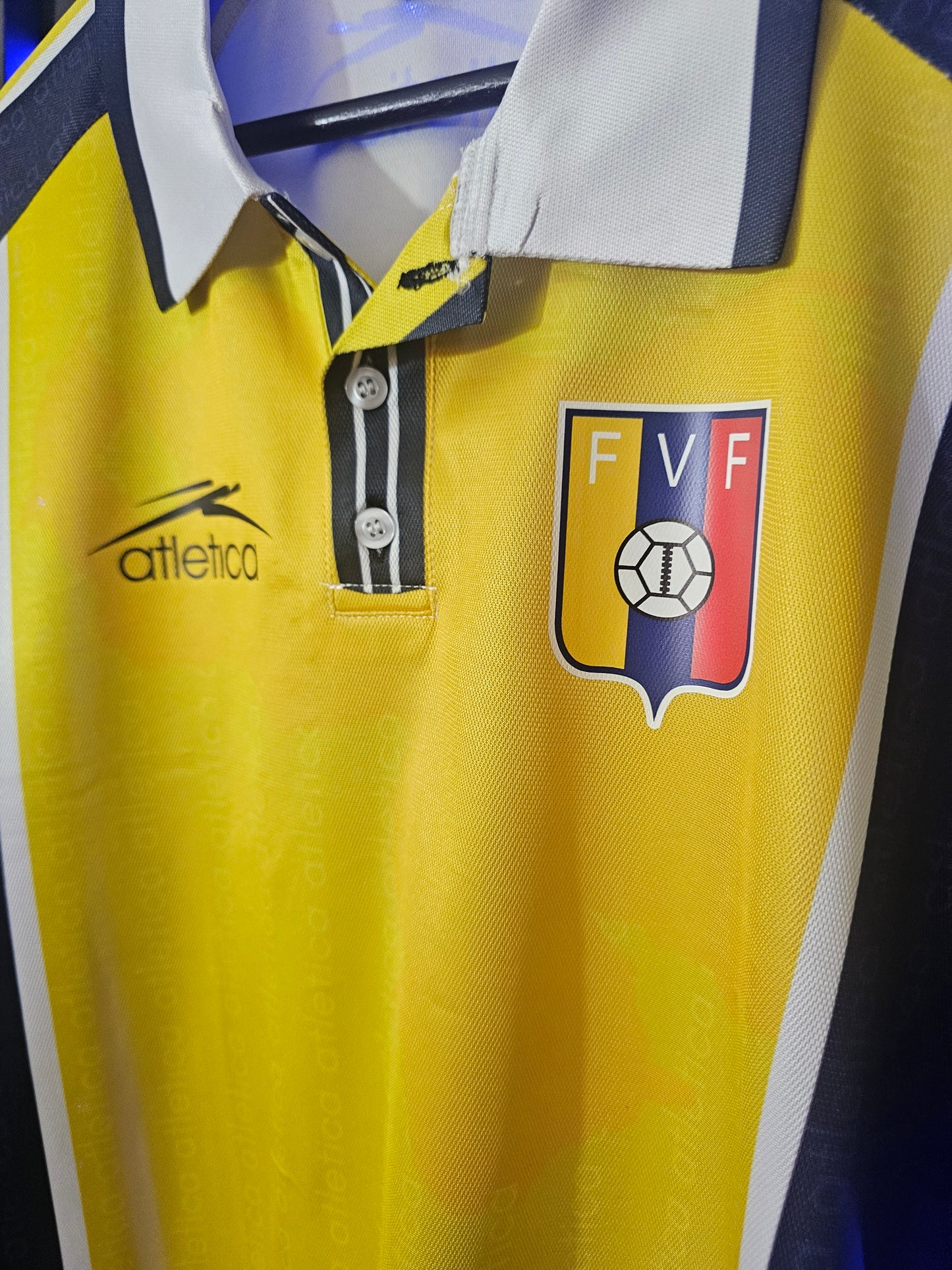 Venezuela 2000 away remake