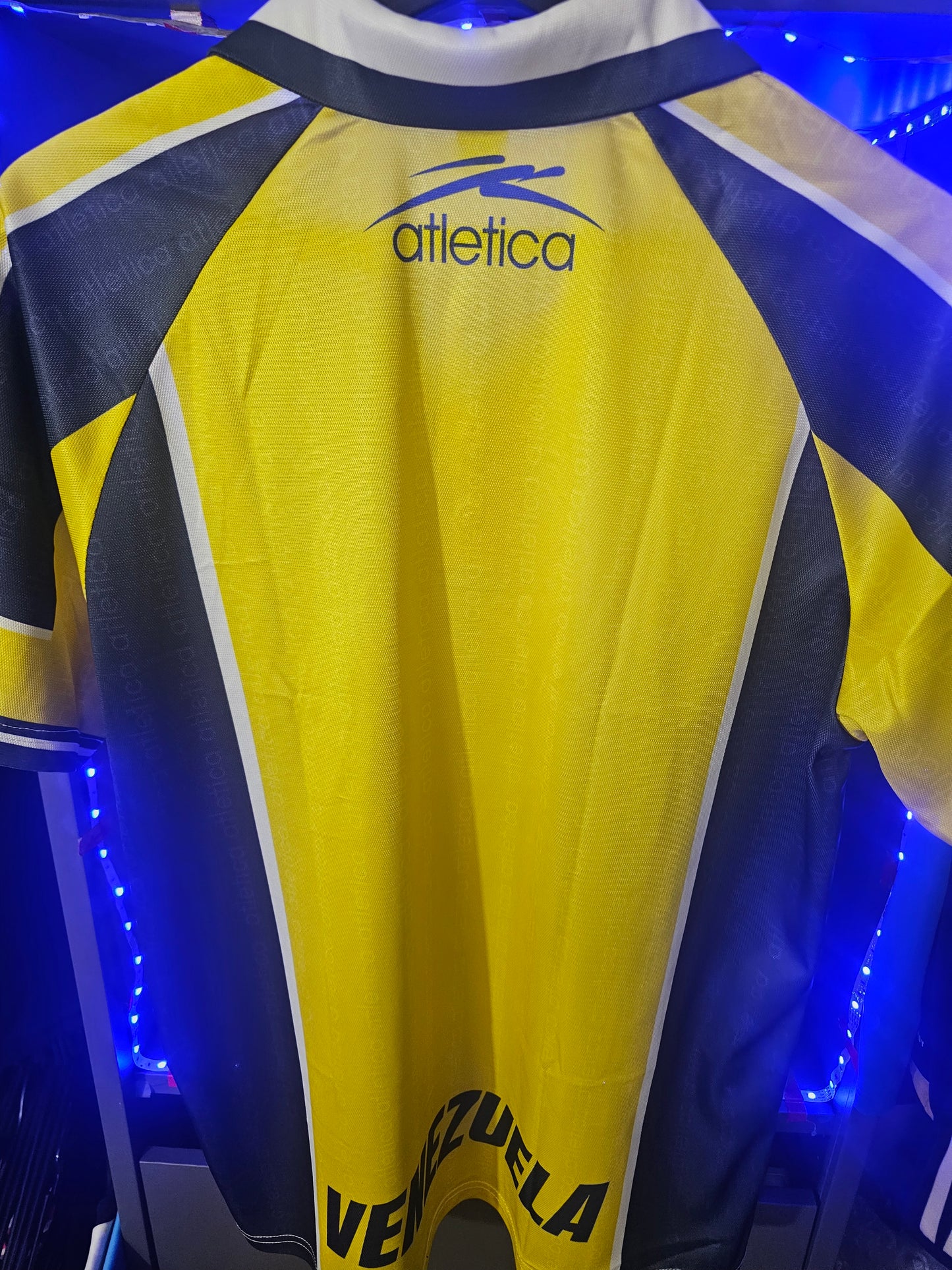 Venezuela 2000 away remake